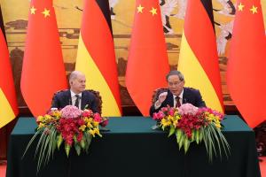 Li holds talks with Scholz, calling for new level of bilateral relations