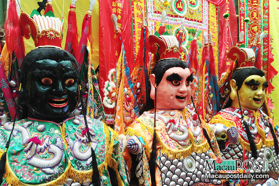 2 groups promote Na Tcha folk beliefs 