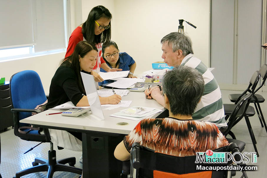 Residents happy to receive HOS keys after up to 20-year wait 