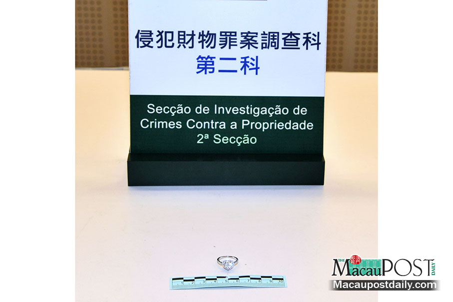 Footballer steals diamond ring: police