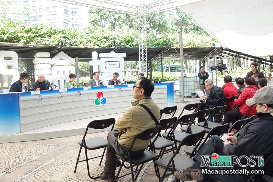 Forum debates life poultry, bird flu dilemma