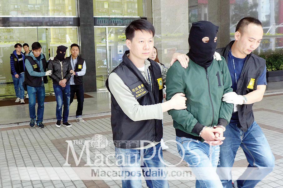Police nab 2 bus pickpockets 
