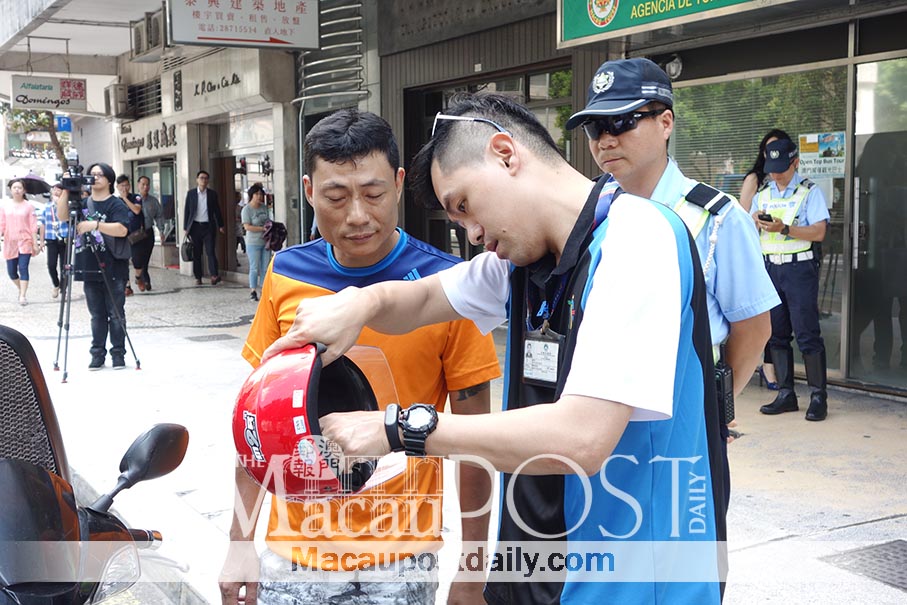 Transport bureau & police promote new helmet rule