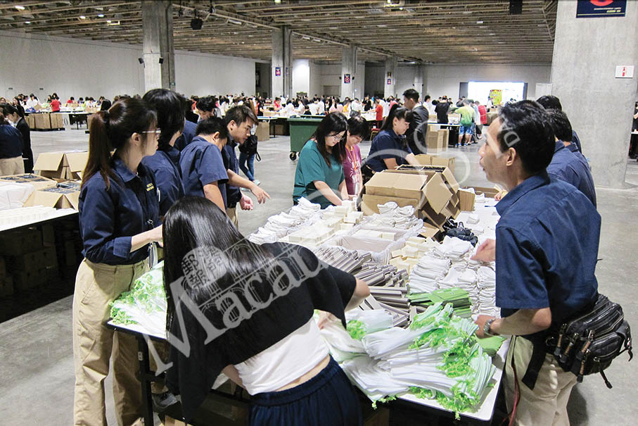 Sands staff pack 35,000 hygiene kits for Philippines