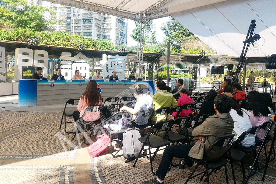 Minimum wage implementation divides forum