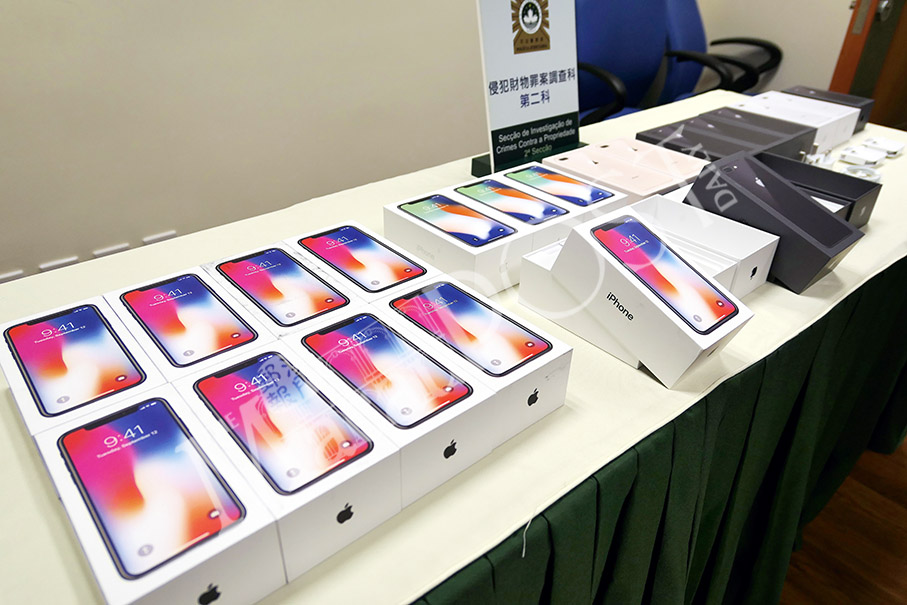 Telecom shop manager steals  mobiles: police