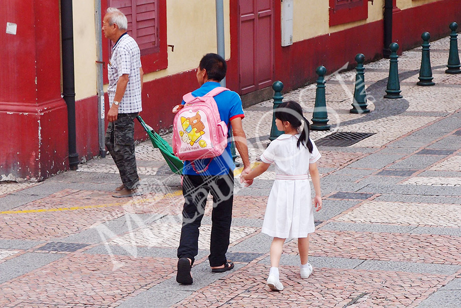 Councillor calls for reducing  weight of schoolbags