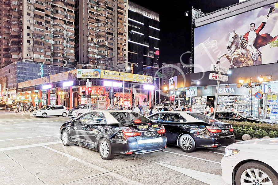 Police record 528 offences  by cabbies in July