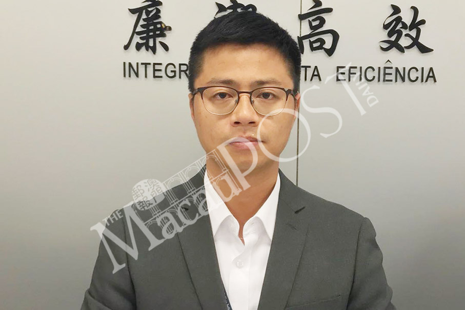 Filipina hurls knife at flat mate: police