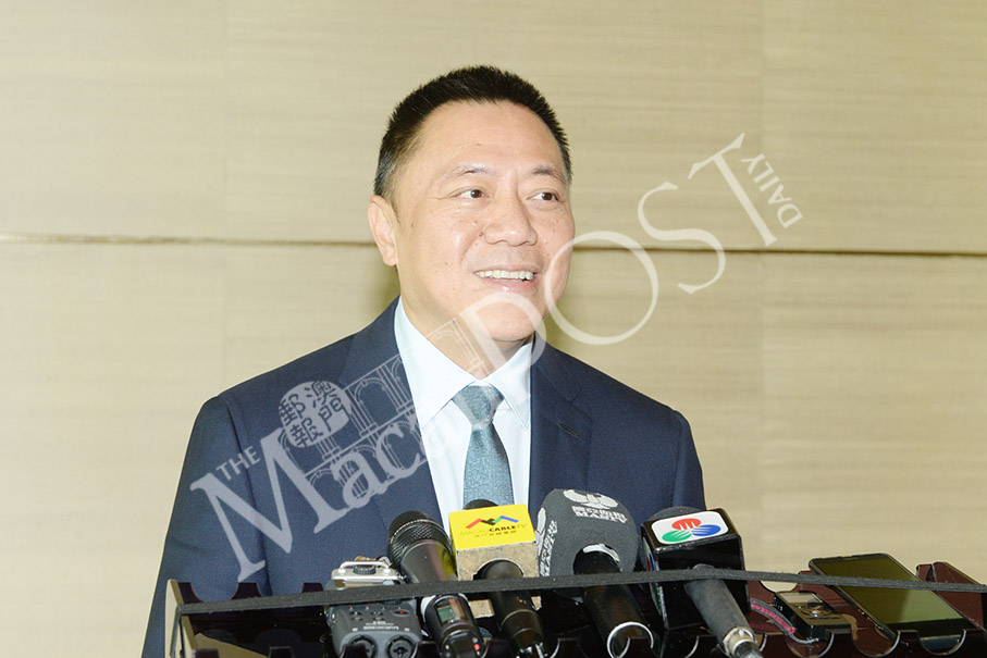 Leong reaffirms ban on hiring  of non-local dealers