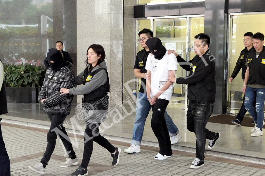 Daughter, ex-boyfriend steal money from  her father: police