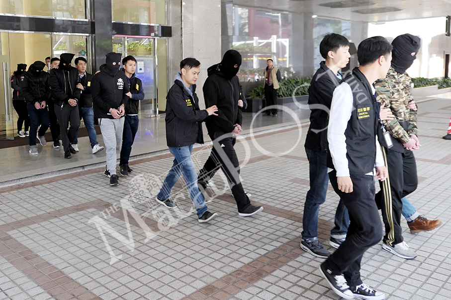 Police arrest 6 for online purchases  with stolen card info