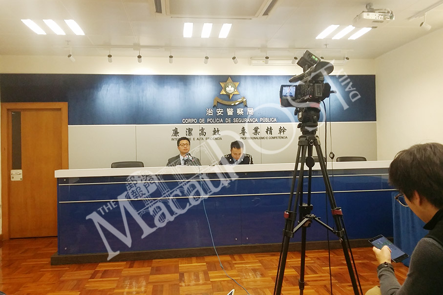 Illegal casino money changer scams peer out of  HK$200,000: police