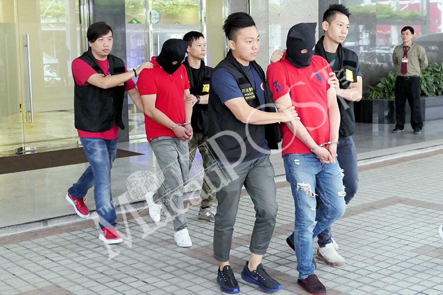 Police nab 2 bus pickpockets for at least 19 cases