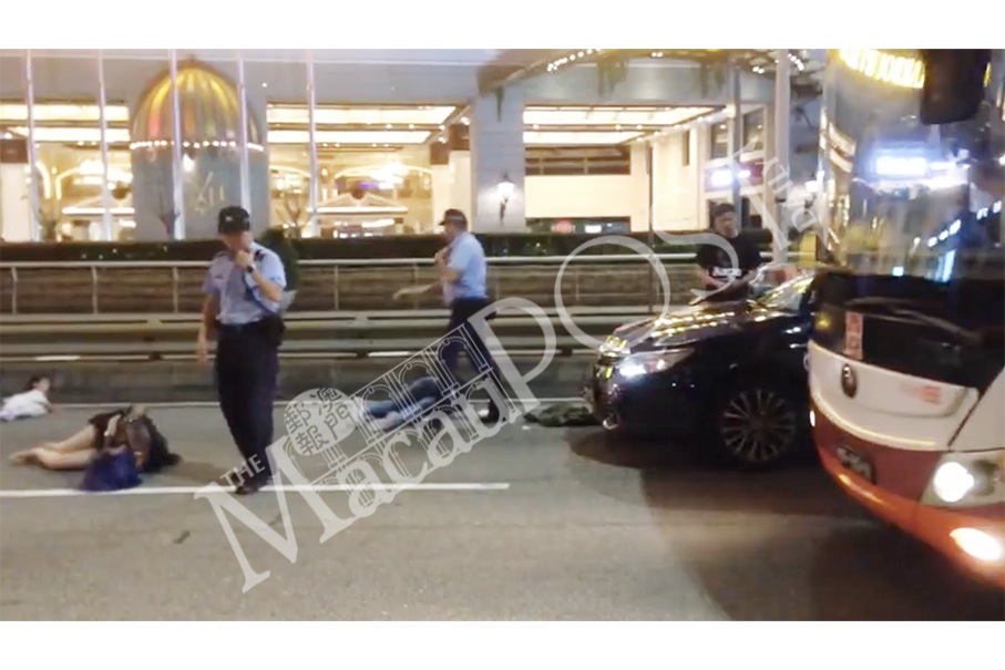 Taxi hits, injures grandma, daughter, baby