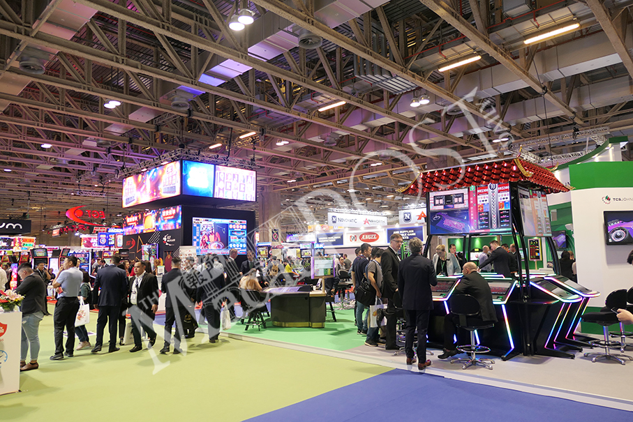 Mainlander promotes gaming website with Macau emblem at G2E: police 