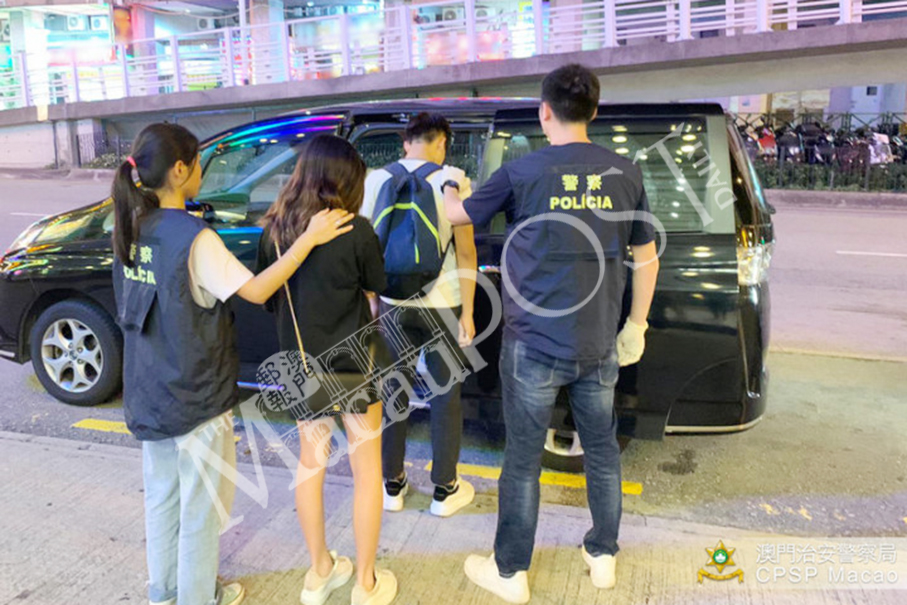 HK teenage couple sell, take cocaine in Macau: police 