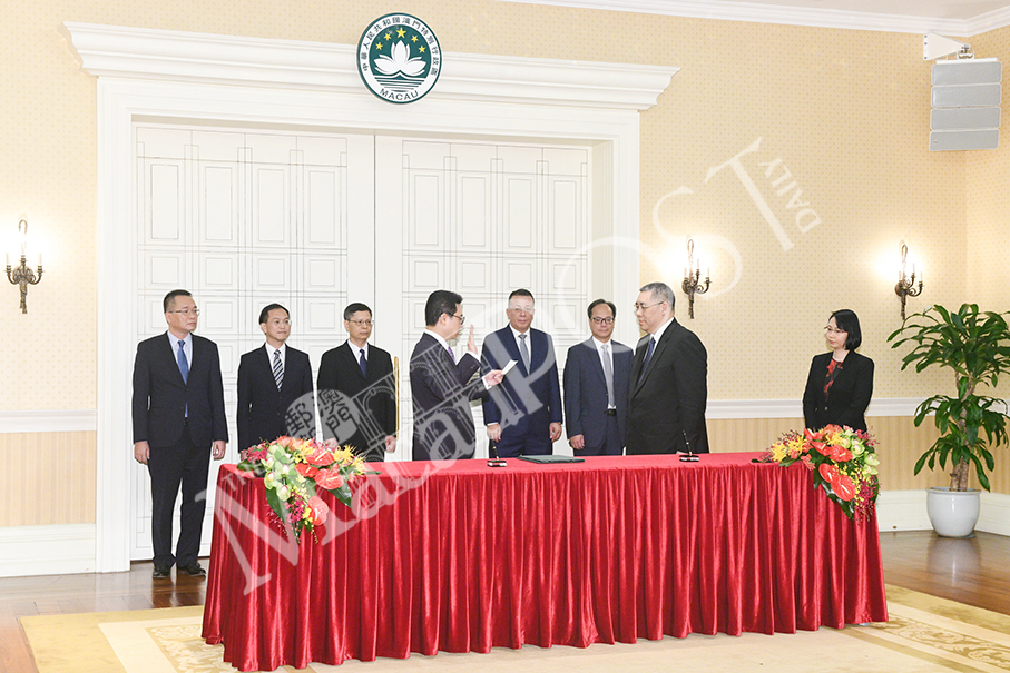 Chui swears in by-election’s affairs commission’s 6 members