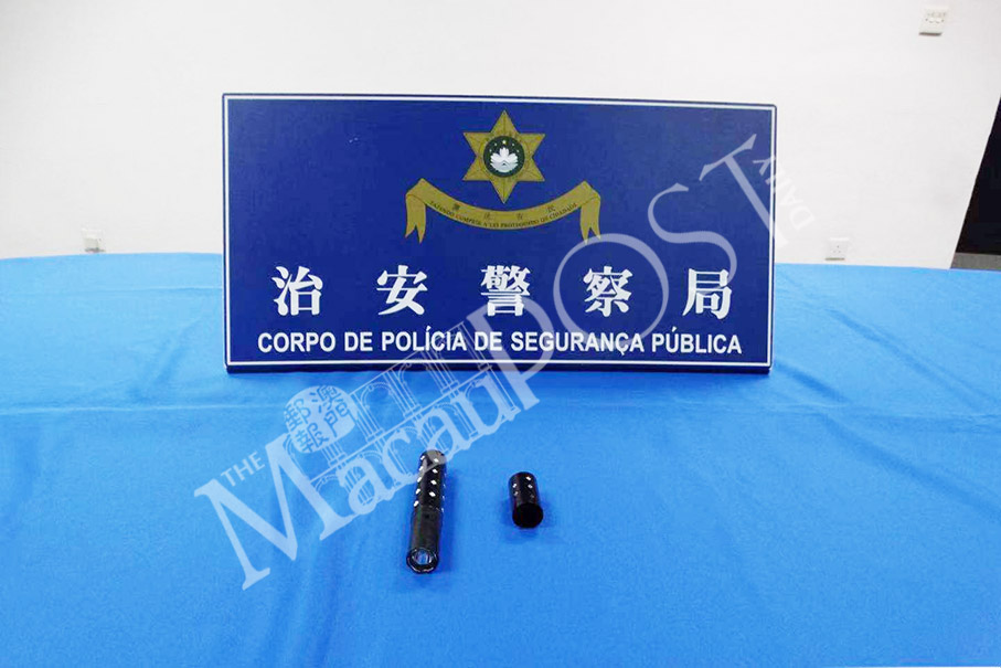 Taiwanese tourist carries illegal weapon: police