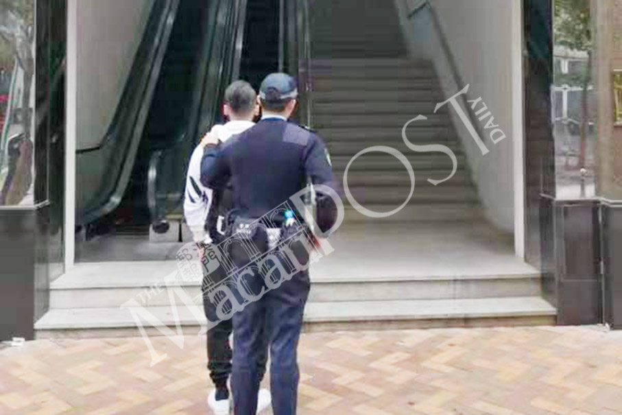 Local takes upskirt photos of 2 females: police