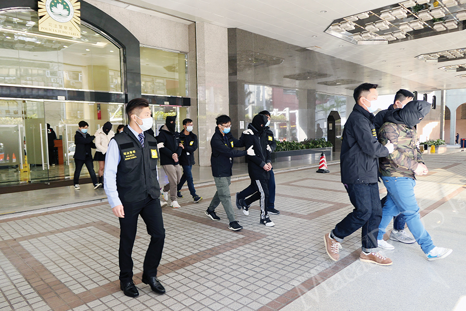 4 locals sell fake chips, cheat 2 men out of HK$1.47 million: police 