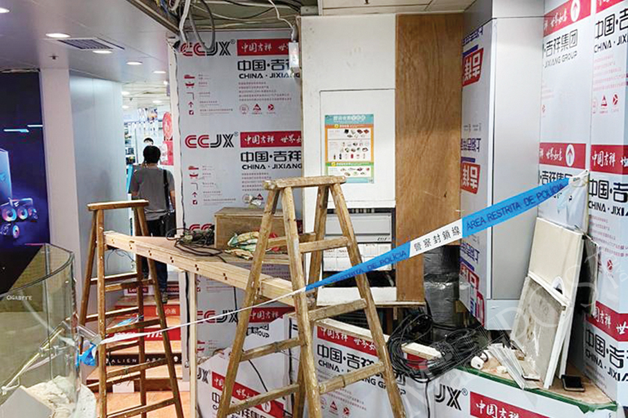 Man dies after falling from work platform