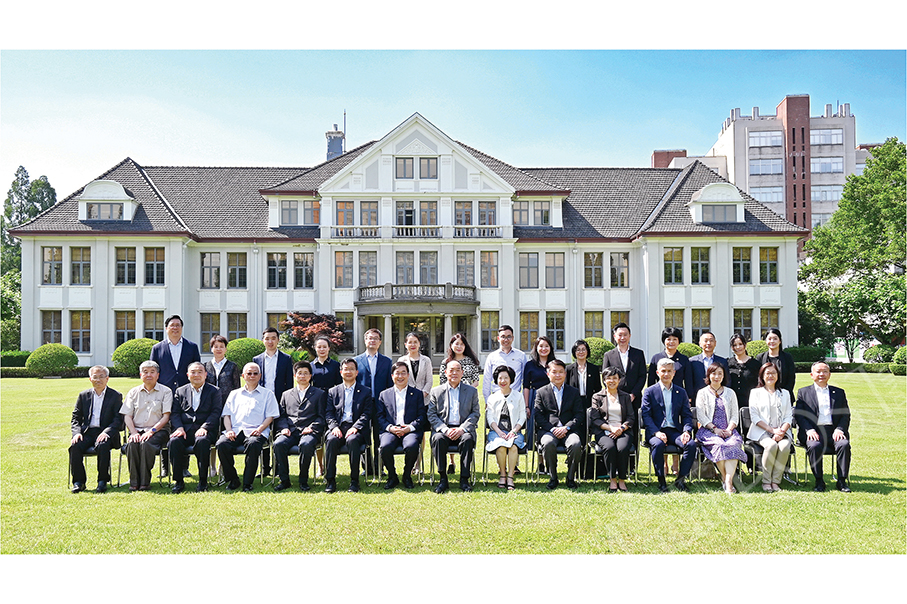 Macau, Fudan University discuss talent-cultivation drive