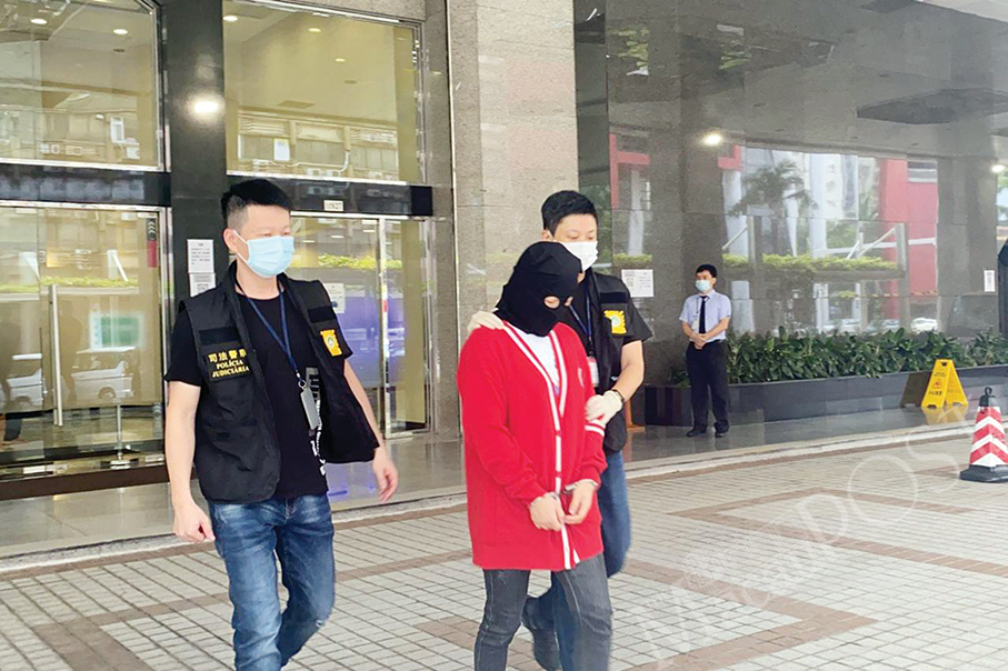 Local woman steals HK$50,000 from HK octogenarian 