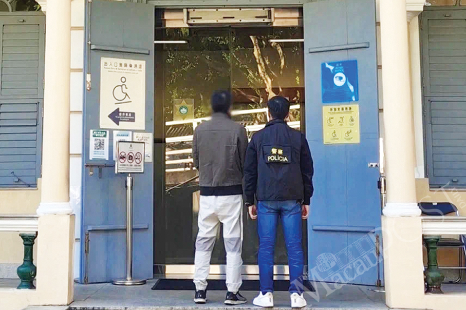 Man throws black sesame paste at victim 