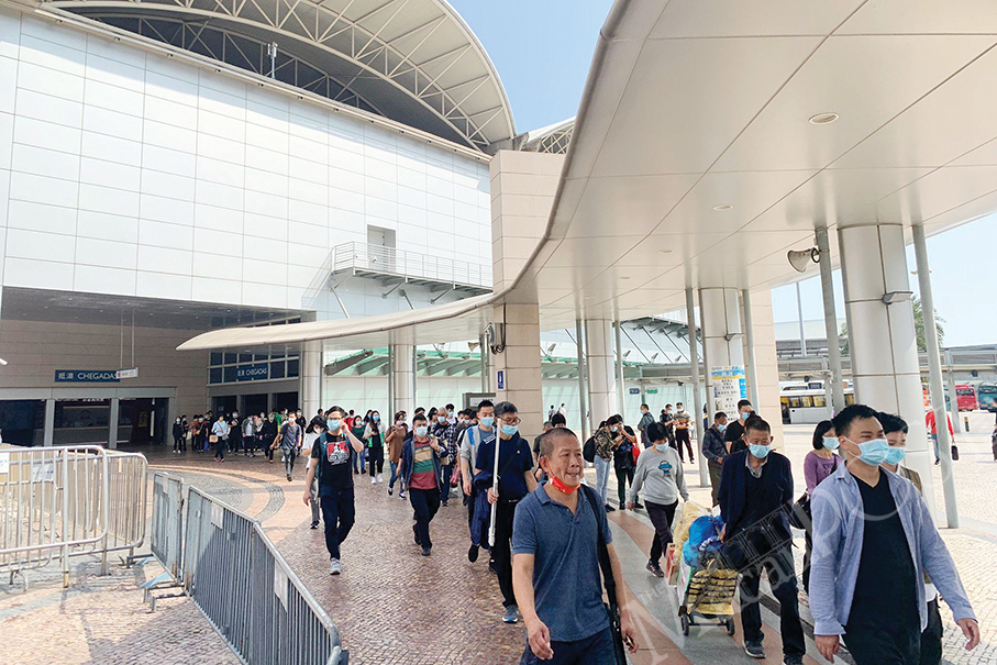 4 returnees from overseas have COVID-19, tally stays at 82