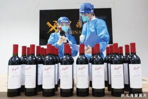 Gongbei customs seizes 33 bottles of ‘Penfolds’ wine smuggled to mainland 