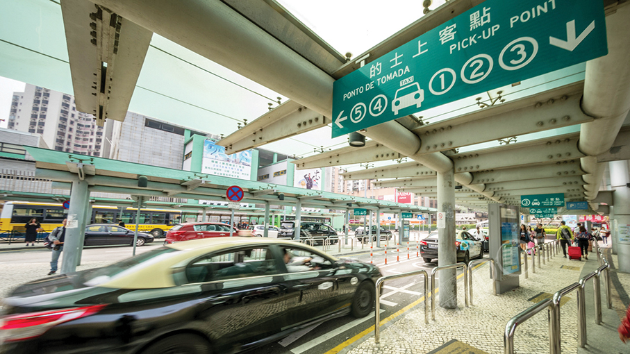 Cabbies with other jobs won’t get full 12,000 pataca subsidy: govt 