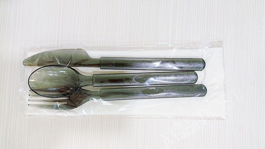 Govt to ban import of plastic knives, forks & spoons from 2023