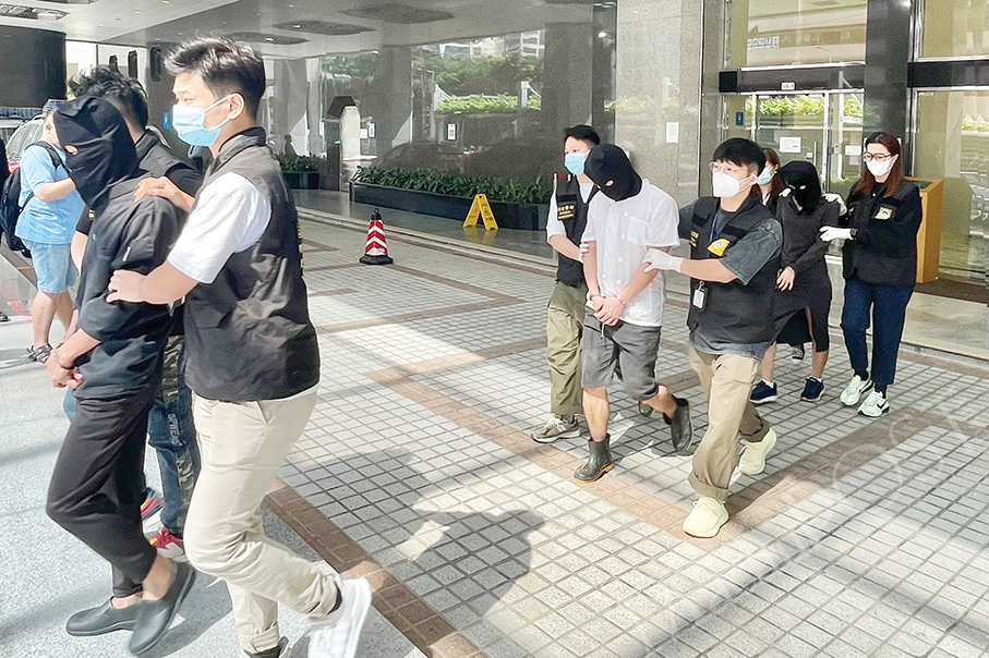 Police nab 3 mainlanders for helping sell bogus ‘deluxe’ goods