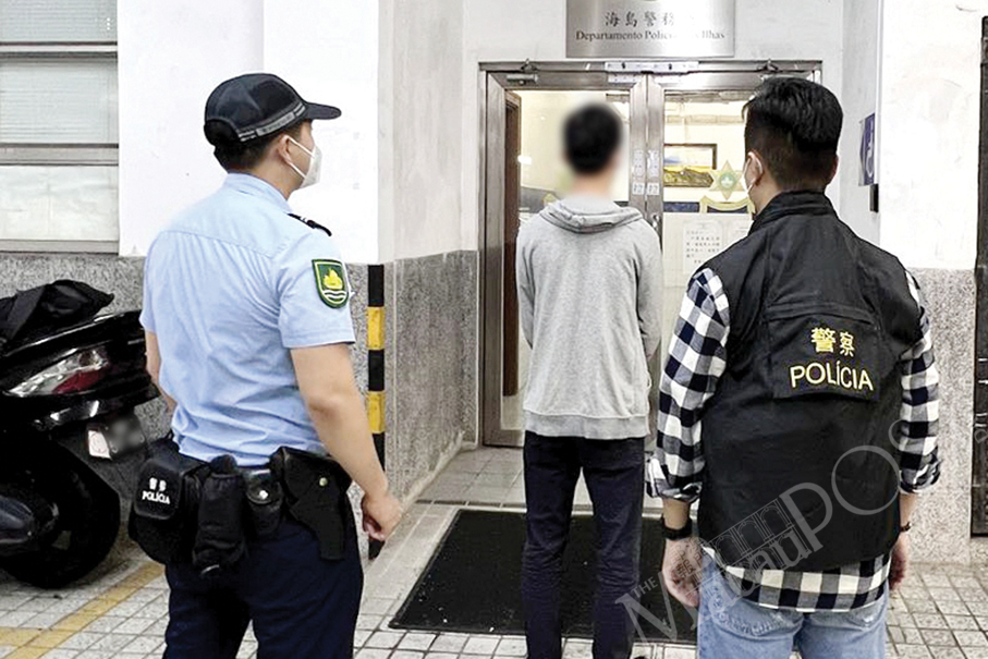 Peeper ‘accidentally’ glances at colleague in toilet