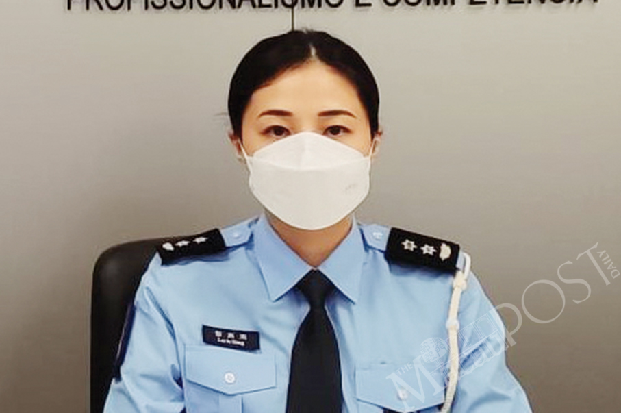 Driver without licence ignores roadblock, traffic lights: police 