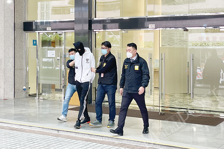 Croupier beats live-in girlfriend several times: police  