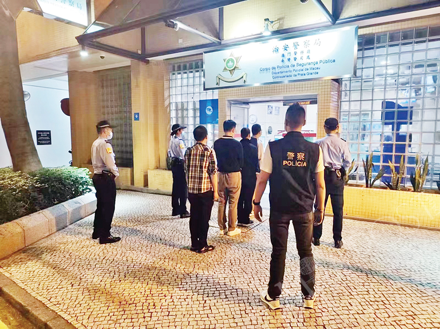 Police nab overstayer for theft, 3 for aiding & abetting 