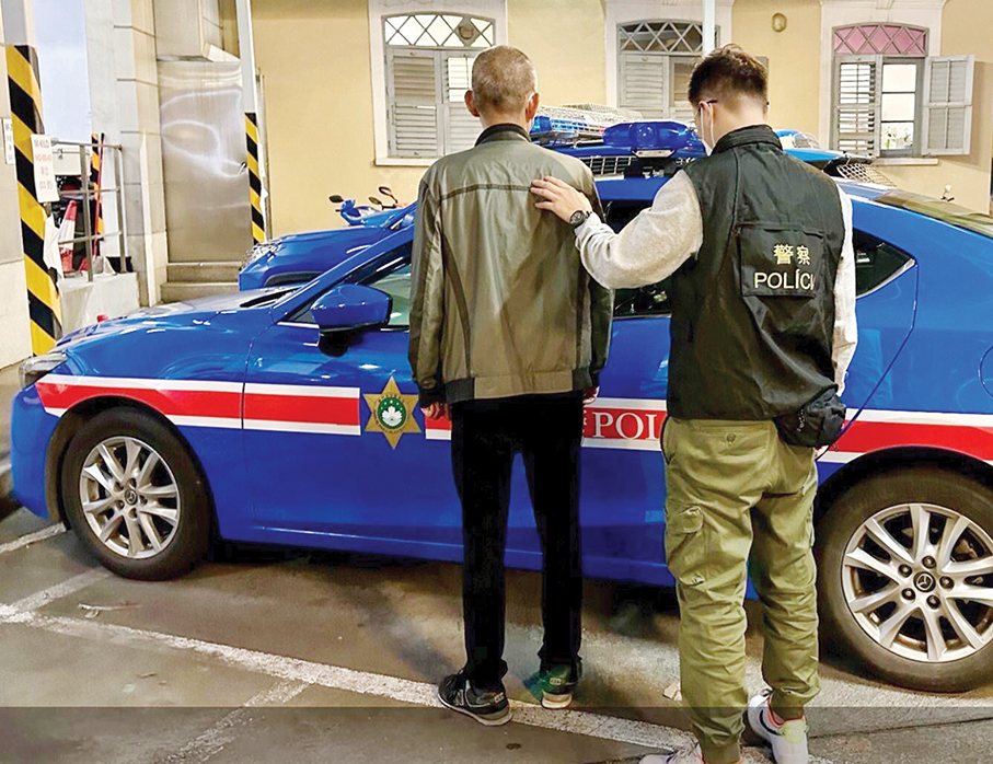 Man cheats shop out of Moutai worth 2,130 patacas: police