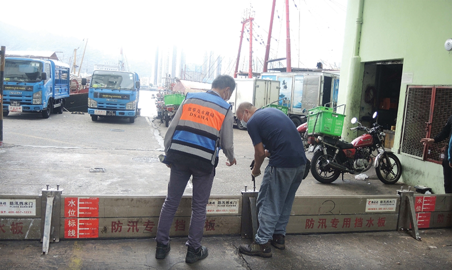 DSAMA helps Inner Harbour pier operators reinstall flood control barriers