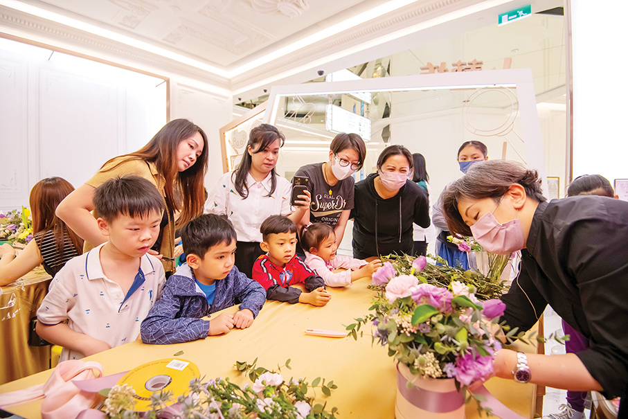 SJM organises floral workshop at GLP for Mother’s Day