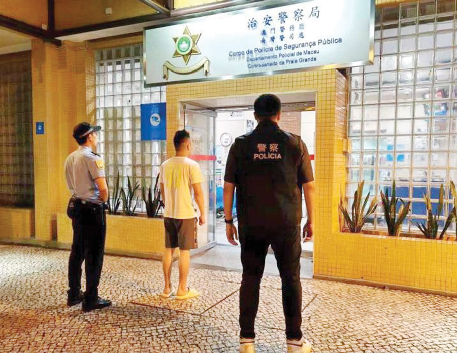 Police nab duo riding friend’s motorbike without licence