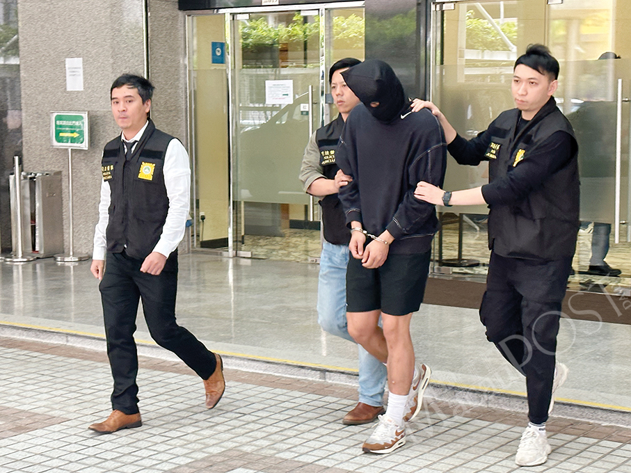 HK man collects 50,000 patacas from ‘guess who I am’ victim: police