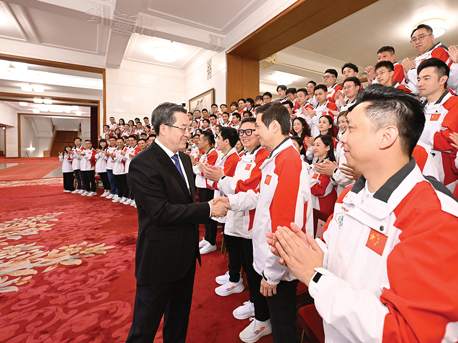 Vice Premier Ding meets with youth reps from HK, Macau