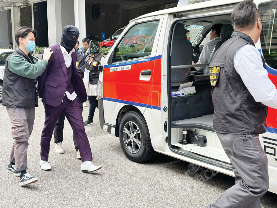 2 foreign drug mules smuggle cocaine worth 8.35 million patacas to Macau: police 