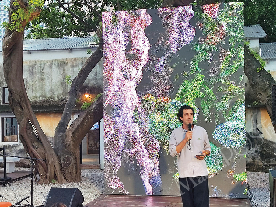 Local band Náv hosts sound meditation workshop