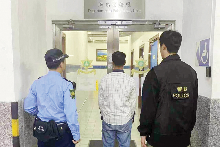 Man masturbates next to female passenger: police