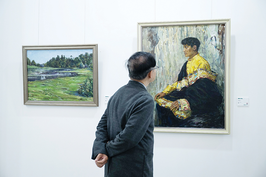 Tibetan oil paintings exhibited in Macau