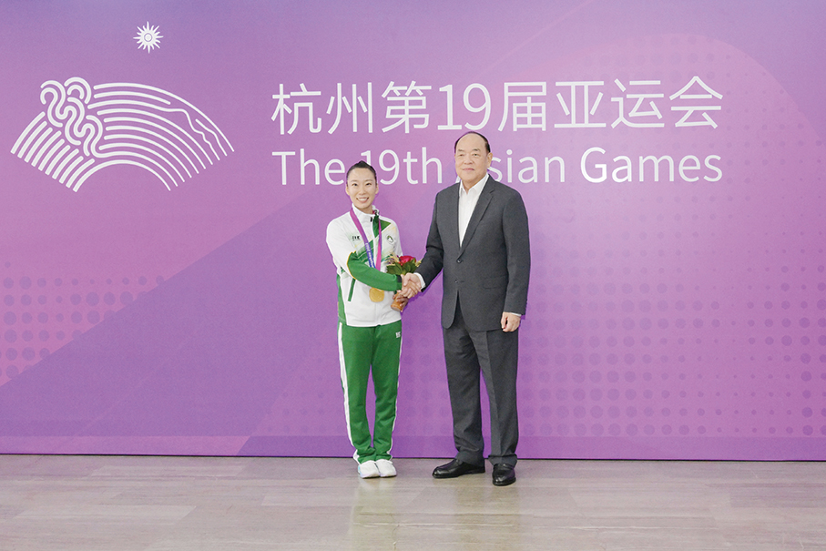 Asian Games wushu gold medallist Li Yi awarded Macau's Silver Lotus decoration
