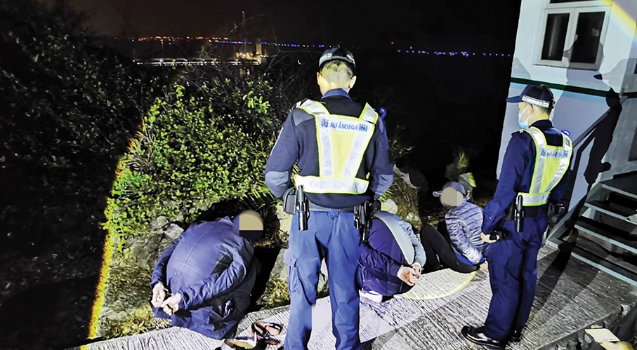 9 suspects nabbed for people-smuggling during CNY: customs